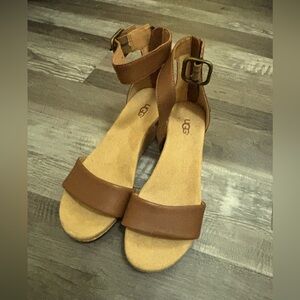 New UGG Women's Tan Wedge Sandals size 8